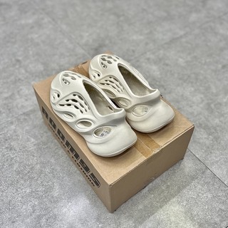 [ROOM95] Giày thể thao sneaker (YZ_30) Foam Runner 'Sand'