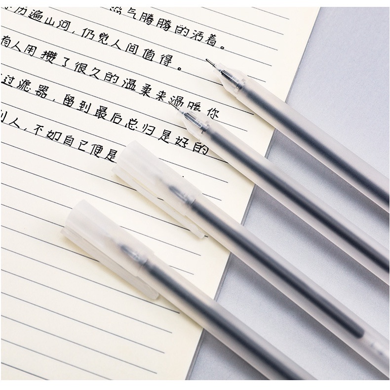 Bút mực màu đen có nắp bút học sinh, văn phòng.