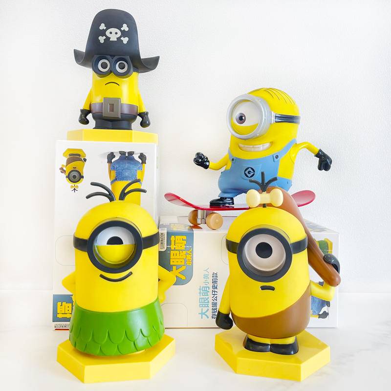 Ống Heo Tiết Kiệm Hình Minions Mặc Váy Cỏ / Minions / Cướp Biển / Nhân Vật Phim Hoạt Hình Despicable Me 2