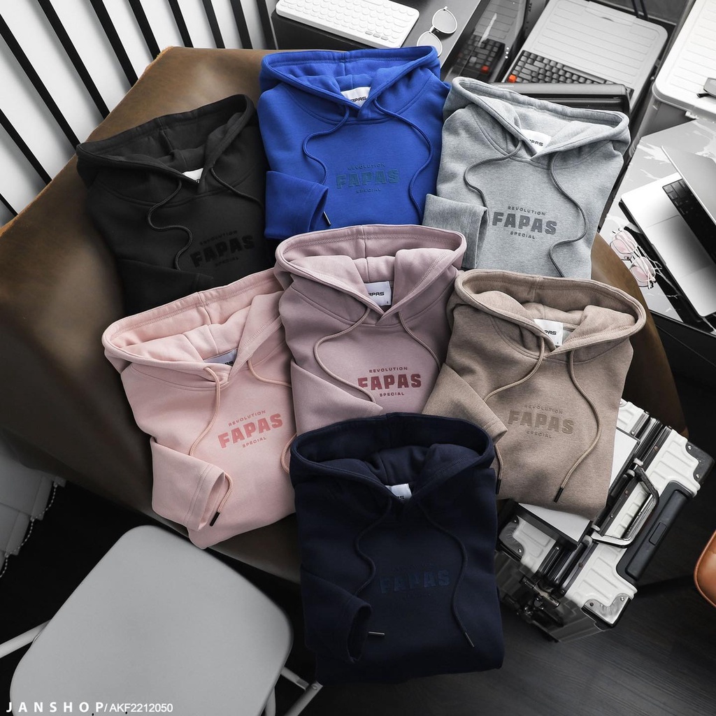 Áo hoddie thiết kế tinh tế đến từng chi tiết nhỏ, form regular thoải mái, êm ái, giúp bạn tăng thêm phần lịch lãm