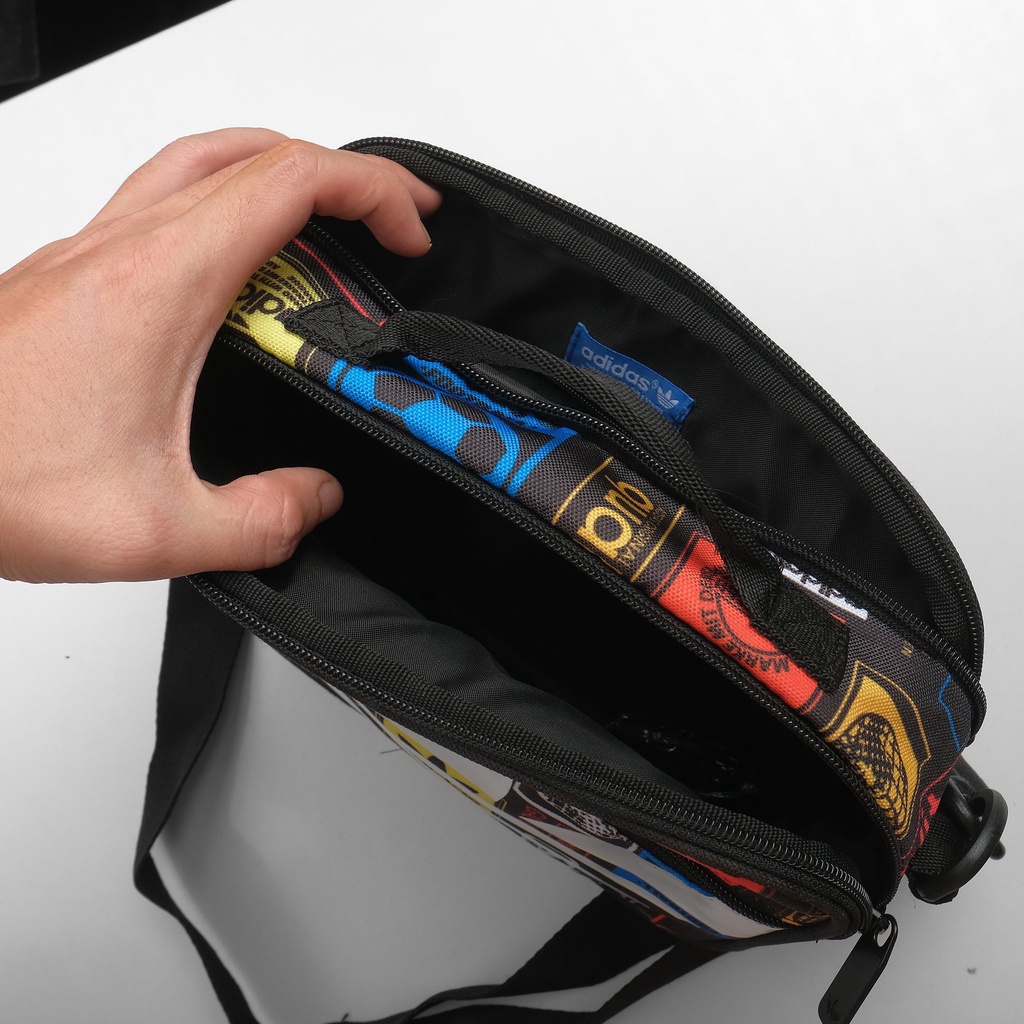 Túi đeo chéo form ngang  họa tiết logo cá tính, chất liệu chống thấm AD005