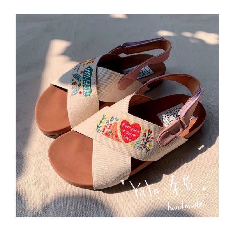 Dép sandal đế bằng hoạ tiết dễ thương - dép quai hậu đế bằng