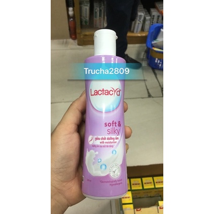 Dung Dịch Vệ Sinh Phụ Nữ Lactacyd Soft & Silky