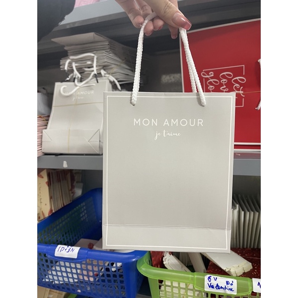 Hộp đựng Socola Mon trắng