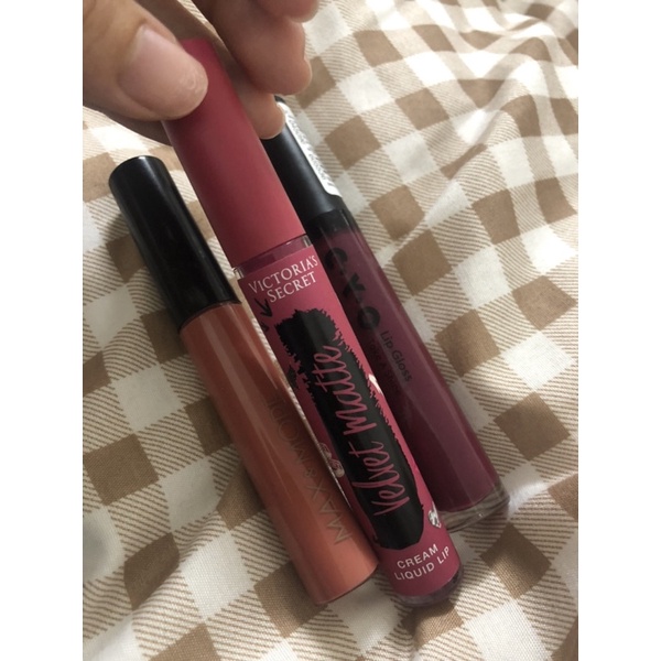 Son lip gloss C.Y.O, Max & More và Victoria's Secret