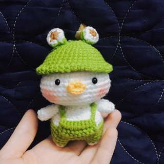Móc khoá con vịt đội mũ ếch bằng len handmade CHILLMEOW