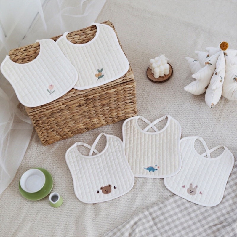Yếm ăn dặm, yếm trần bông thêu tên cho bé hình thật shop chụp☀️