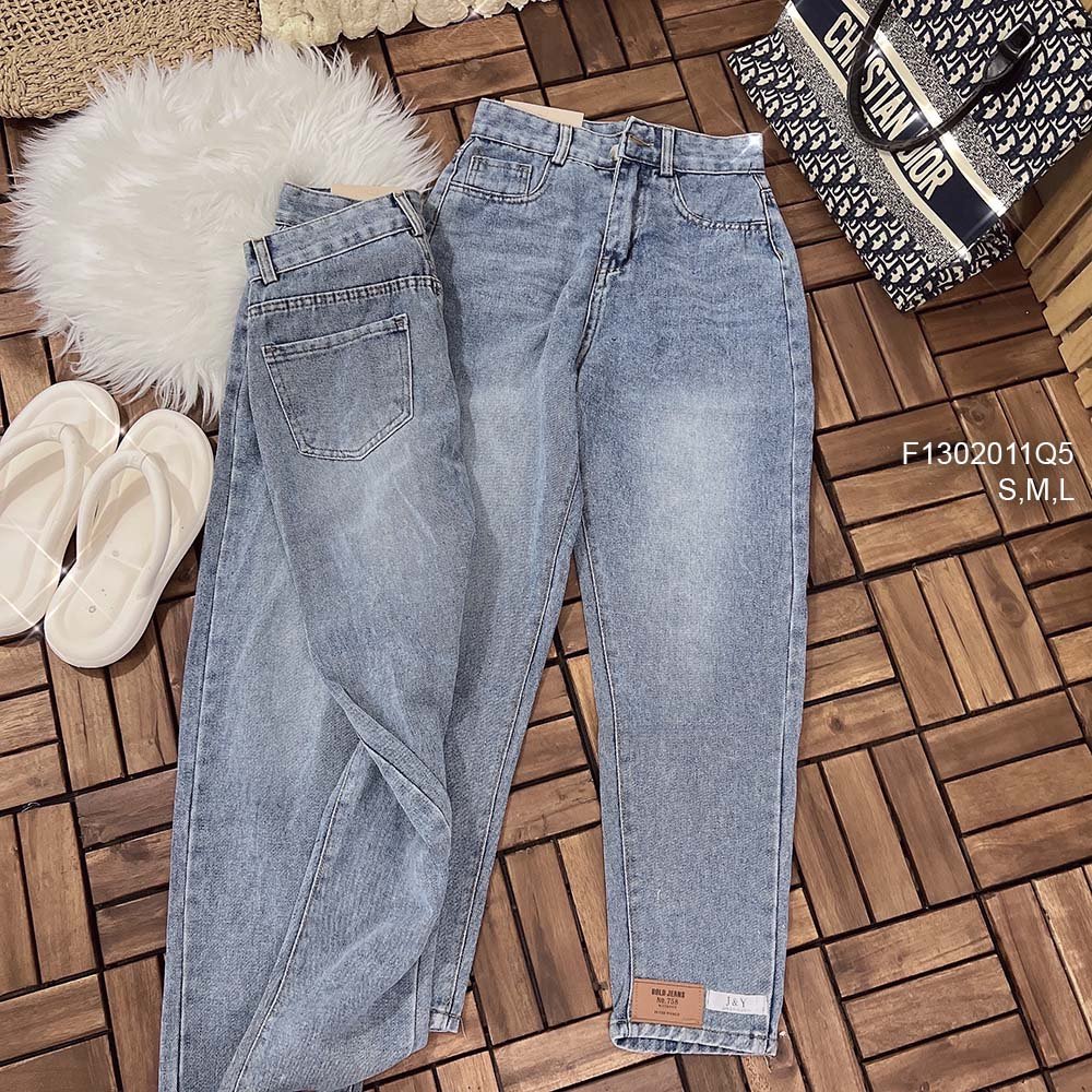Quần jean baggy phối lai gắn mác chữ lưng cao!