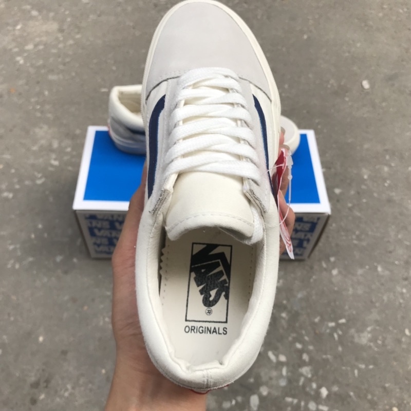 Giày Vans trắng xám sọc đen nam nữ A240 Akali Sneaker