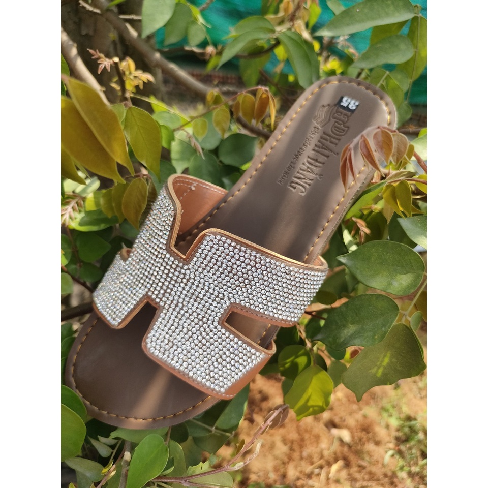Dép nữ bản ngang chữ H đính đá siêu đẹp, siêu bền và siêu dễ thương dành cho phái nữ mẫu mới 2023