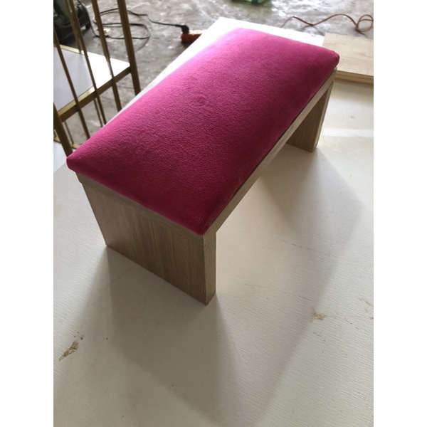 Kệ gác tay làm nail giá rẻ nhiều màu sắc