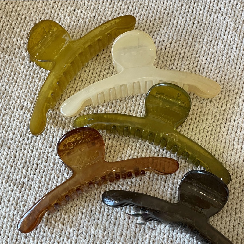 Kẹp Tóc Cá Mập Một Lần Màu Trà Bơ Tối Giản Cho Nữ