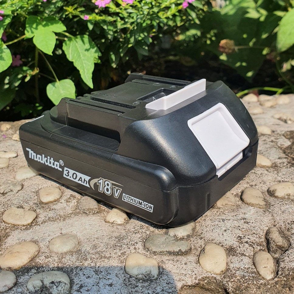 Pin Đóng Makita 18v / 5 cell - Dung Lượng 2000mah / Xả 20a