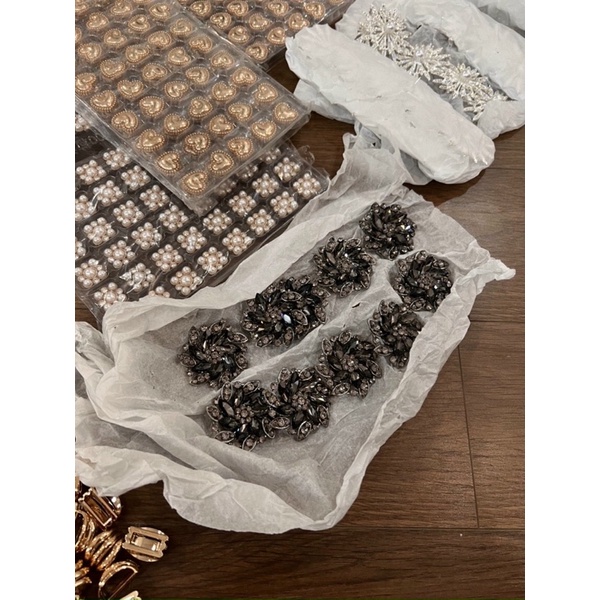 Ghim cài áo vest đá lê