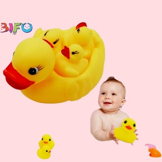 Đàn vịt thả bồn tắm có tiếng kêu vui nhộn giúp bé thỏa sức vui chơi ngày hè