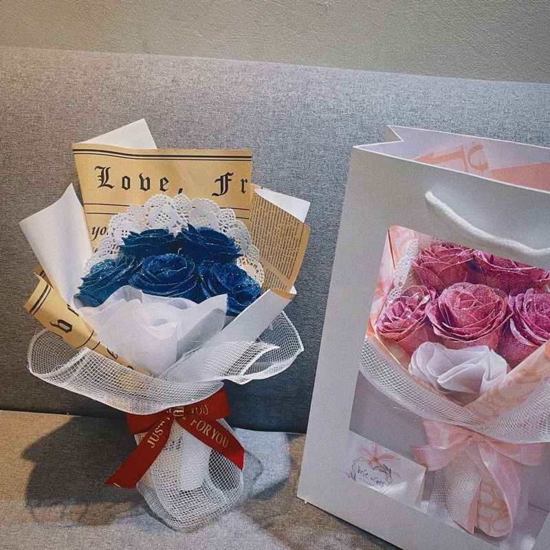 Hoa nhũ bó 5 bông kèm túi thiệp đèn