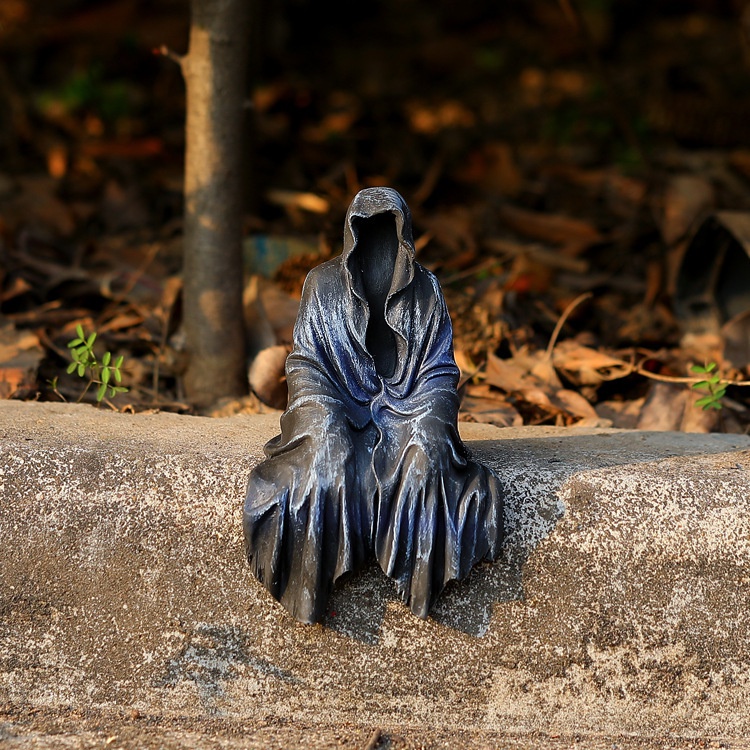 Mô Hình Tượng Thần Tiểu Da Đen Bằng Nhựa Resin Phong Cách Gothic