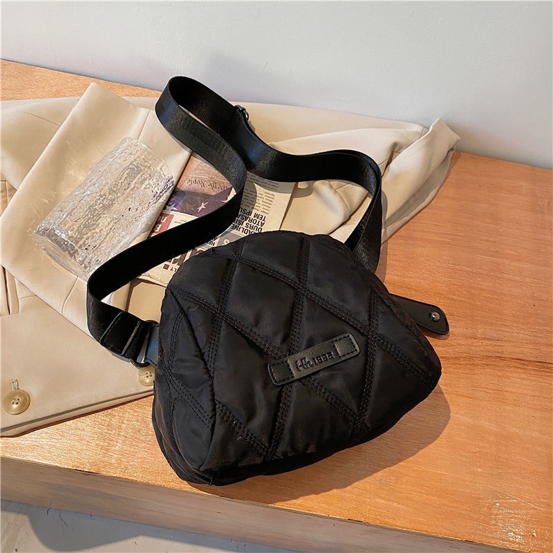 Túi Đeo Chéo Vai Thời Trang Phong Cách Mới 2022 Họa Tiết Thêu Kim Cương Dễ Phối Đồ Cho Nữ