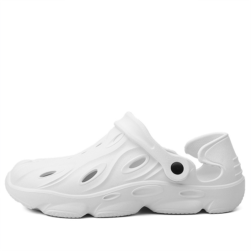 Giày Sandal Đục Lỗ Đi Biển Mùa Hè Mẫu Mới Chống Trượt Có Size Lớn Cho Nam