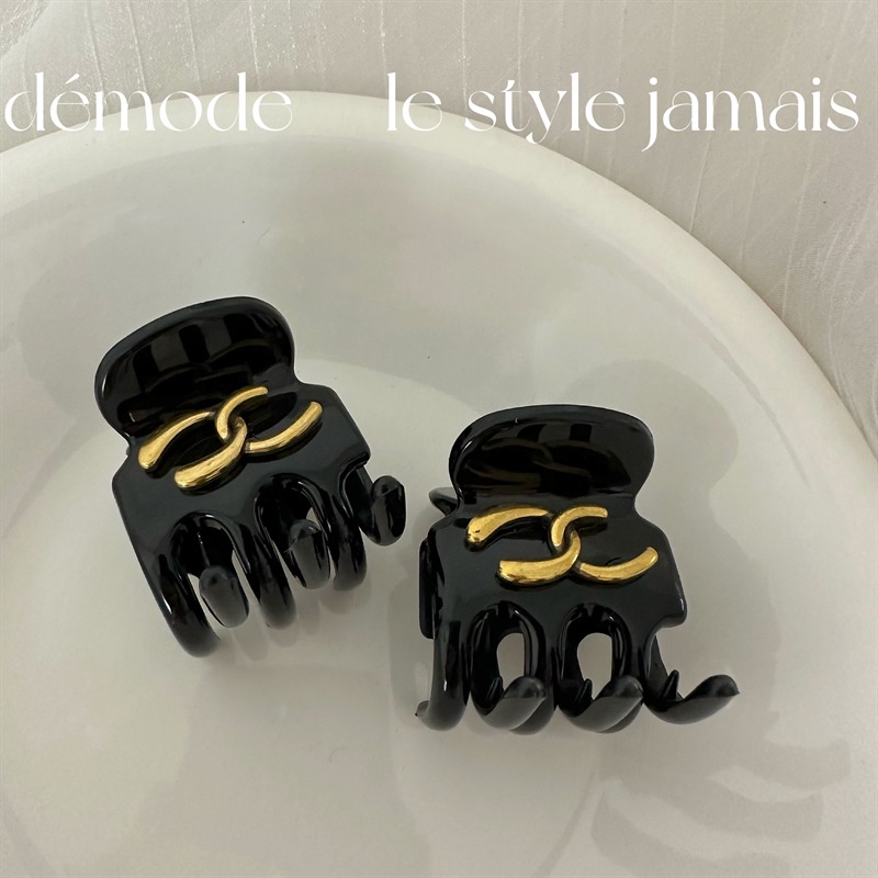 Kẹp Tóc Hình Cá Mập Răng Dài Màu Đen Phong Cách Mới