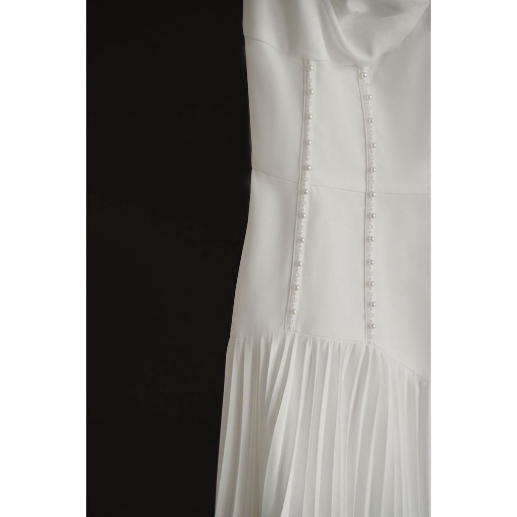 MAVEN - Váy trắng hai dây dáng dài xếp ly đính kết Montana
