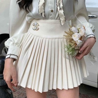 Chân váy xếp ly ngắn