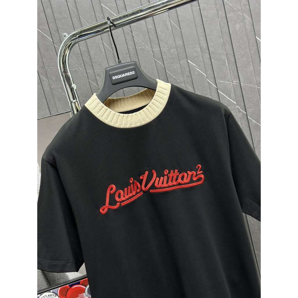 Áo T-shit Louis Vuitton logo thêu ngực phối cổ LA on web