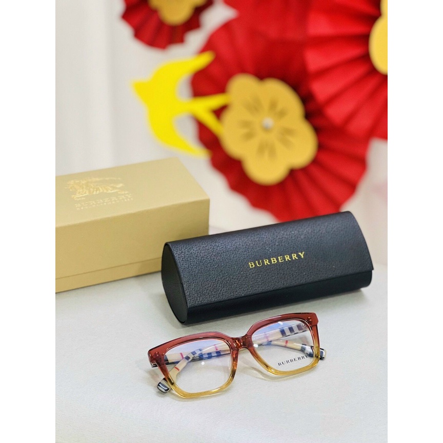 Kính Burberry