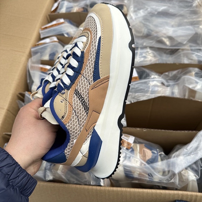 Giày thể thao Stra