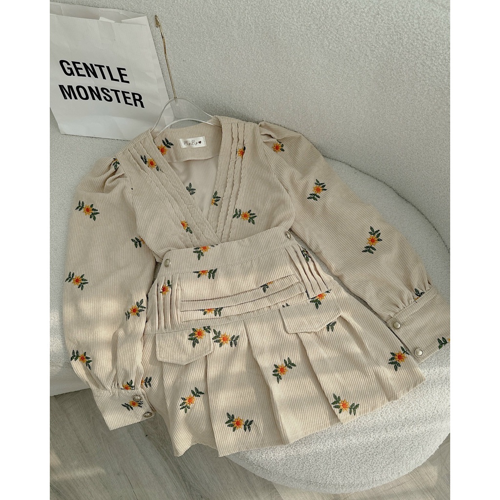 SET ÁO GÂN NHUNG TĂM THÊU HOA CHÉO NGỰC + CHÂN VÁY THÊU HOA XẾP LY ANGI HOME