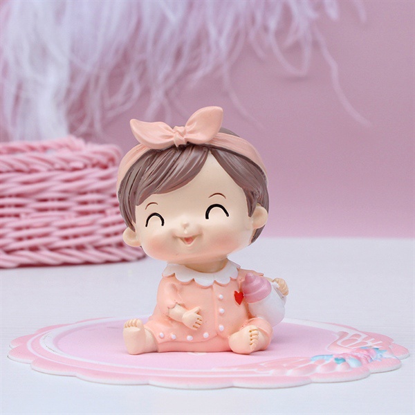 SP069368 - trang trí bánh mô hình Bé GÁi bờm hồng + bình sữa HỒNG (sứ)