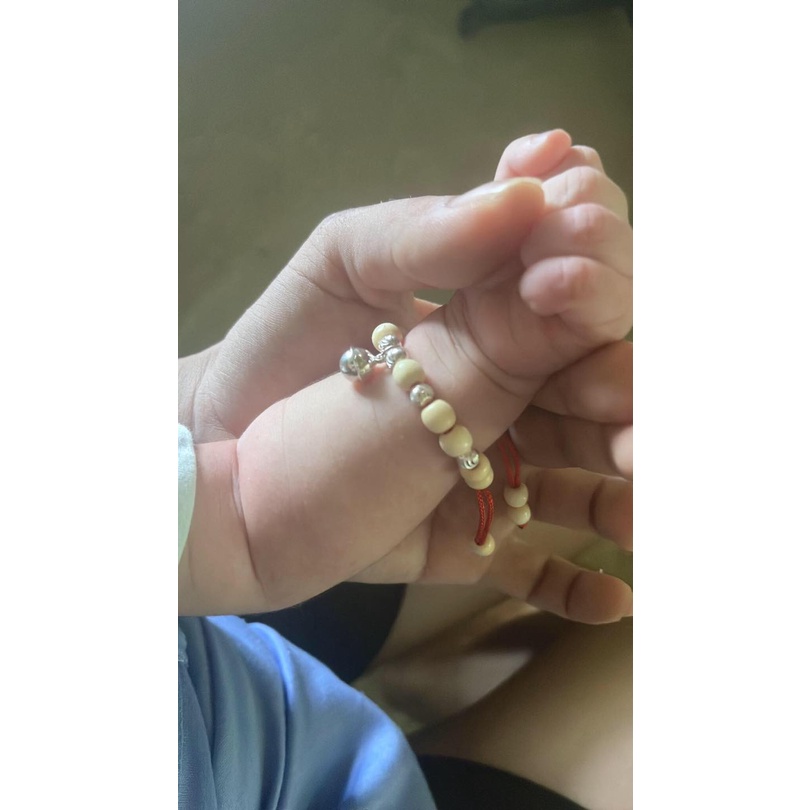 Vòng dâu tằm cho bé gái, có lắc chuông kêu tăng kích thích cho trẻ nhanh nhẹn