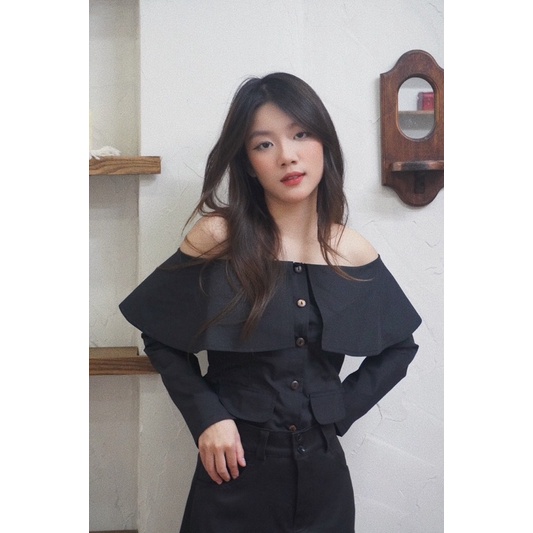 Áo sơ mi trễ vai Juliet Top
