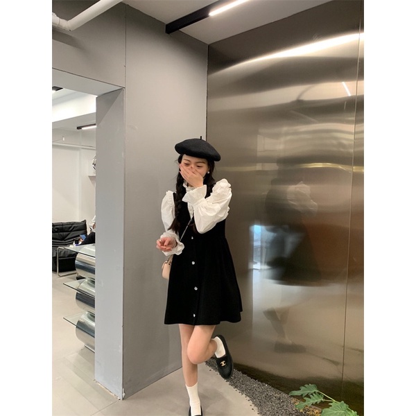 Set áo sơ mi tay bồng phối bèo tiểu thư và váy yếm đen dáng xoè đính cúc phong cách Hàn Quốc hot ulzzang