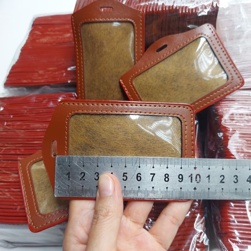 Thẻ đeo bảng tên, bao thẻ da nhân viên, học sinh siêu bền đẹp dẻo dai, có thẻ đeo ngang và thẻ đứng kích thước nhỏ gọn
