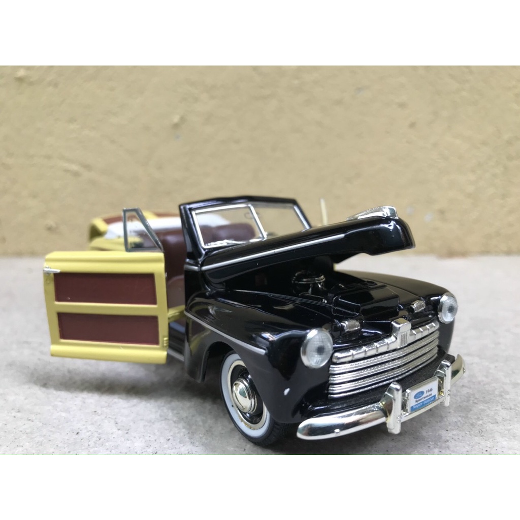Mô hình xe cổ Ford Sportsman 1946 - 1:32