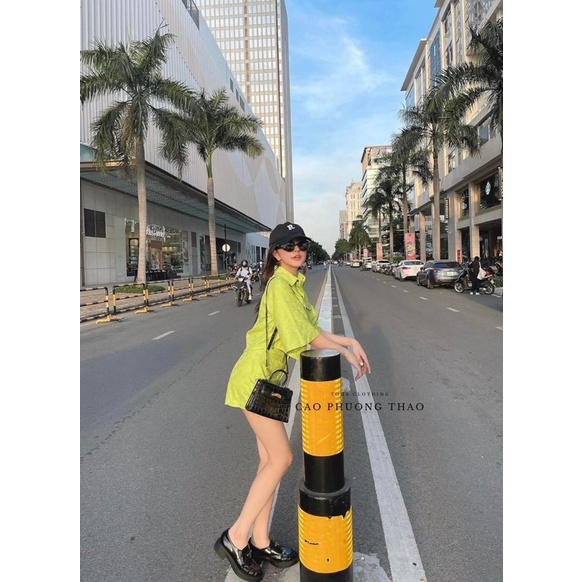 SET ÁO CROPTOP CỔ BẺ HOẠ TIẾT DẬP NỔI/CHÌM + QUẦN SHORT