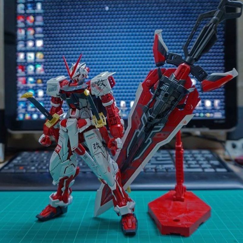 mô hình 1/100 mg astray red frame bandai