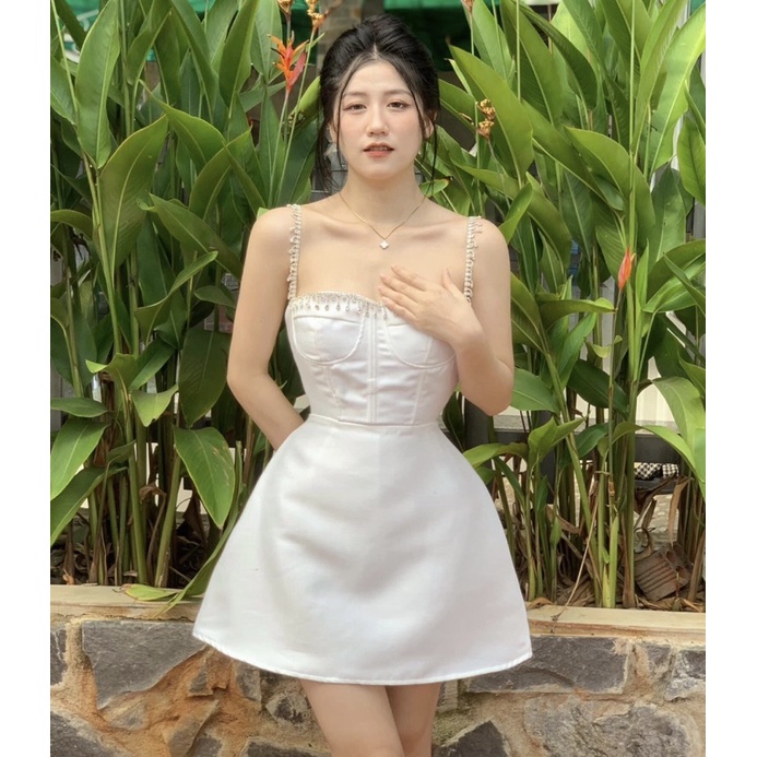 Đầm Hai Dây Đá