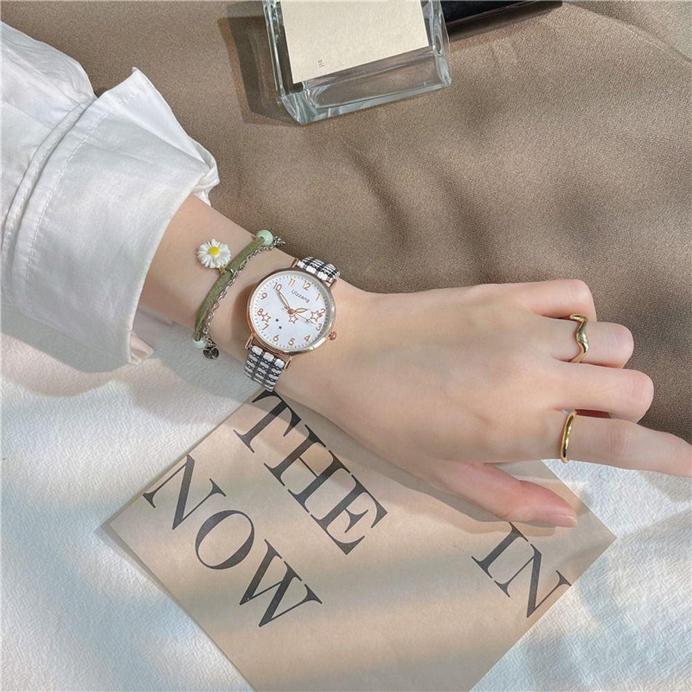 Đồng Hồ Đeo Tay Daes Họa Tiết Kẻ Ô Dạ Quang Dây Da PU Cổ Điển Dành Cho Bạn Nữ