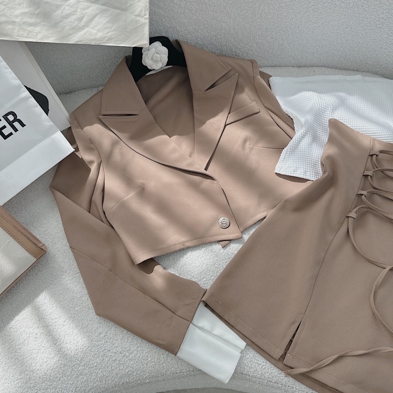 SET KHOÁC CROPTOP VEST + ÁO ỐNG TRẮNG + CHÂN VÁY ĐAN DÂY EO