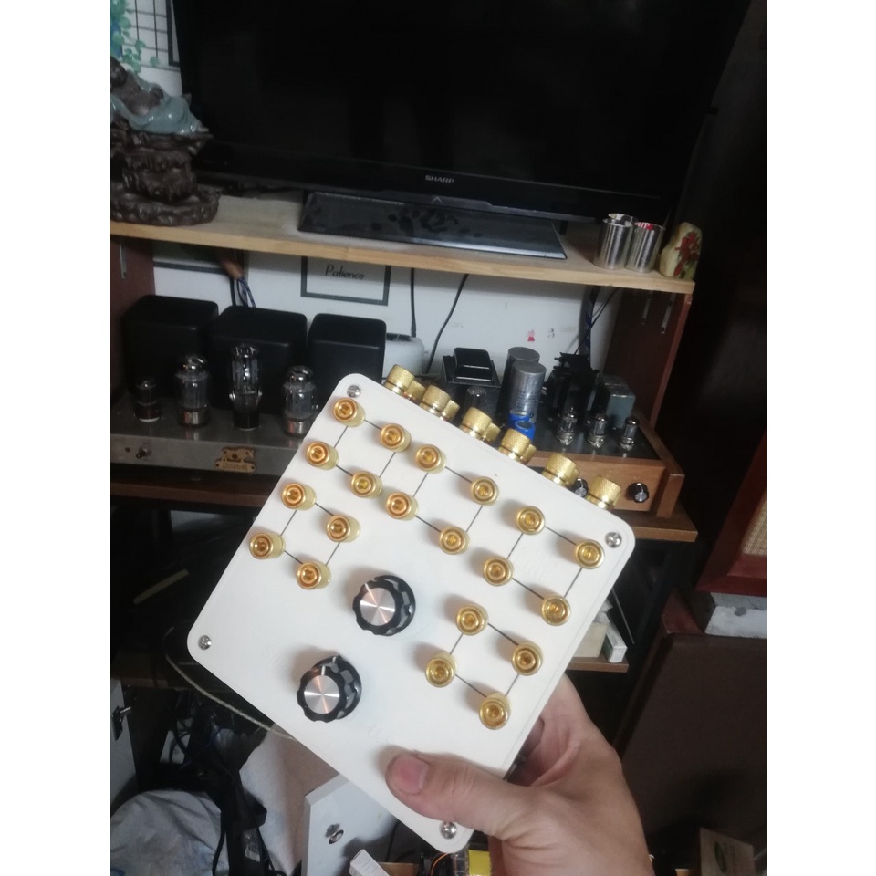 Hộp chuyển cọc loa, 3 amply chơi 5 loa, có nhận làm số lượng cổng vào ra theo yêu cầu