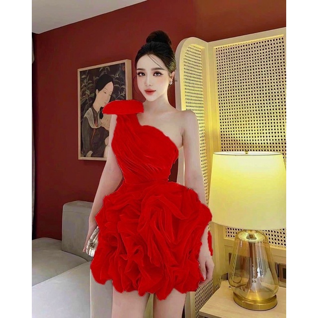 Đầm lệch vai nhún bèo