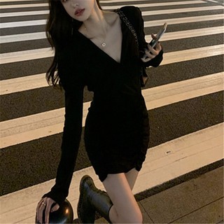 Đầm Đen Cổ Chữ V Kiểu Dáng Trẻ Trung Quyến Rũ Dành Cho Nữ