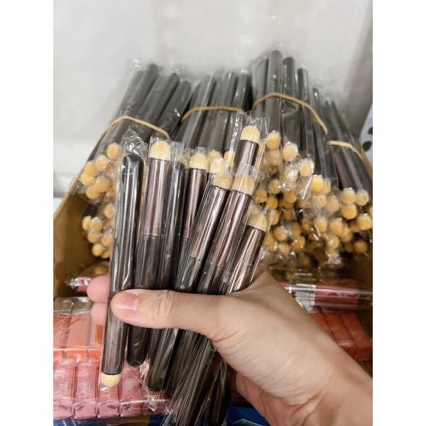 Cọ Tán Son Giúp Đánh Son Đẹp Hơn