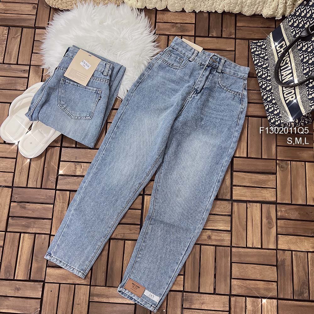 Quần jean baggy phối lai gắn mác chữ lưng cao!