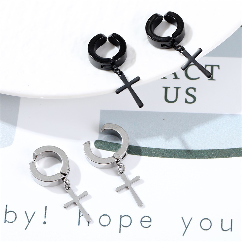 Khuyên Tai Dạng Kẹp Hình Thánh Giá Màu Đen Bằng Thép Không Gỉ Phong Cách Punk Hàn Quốc