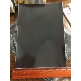 Nam châm lá dẻo A4 có sẵn decal keo dán...............