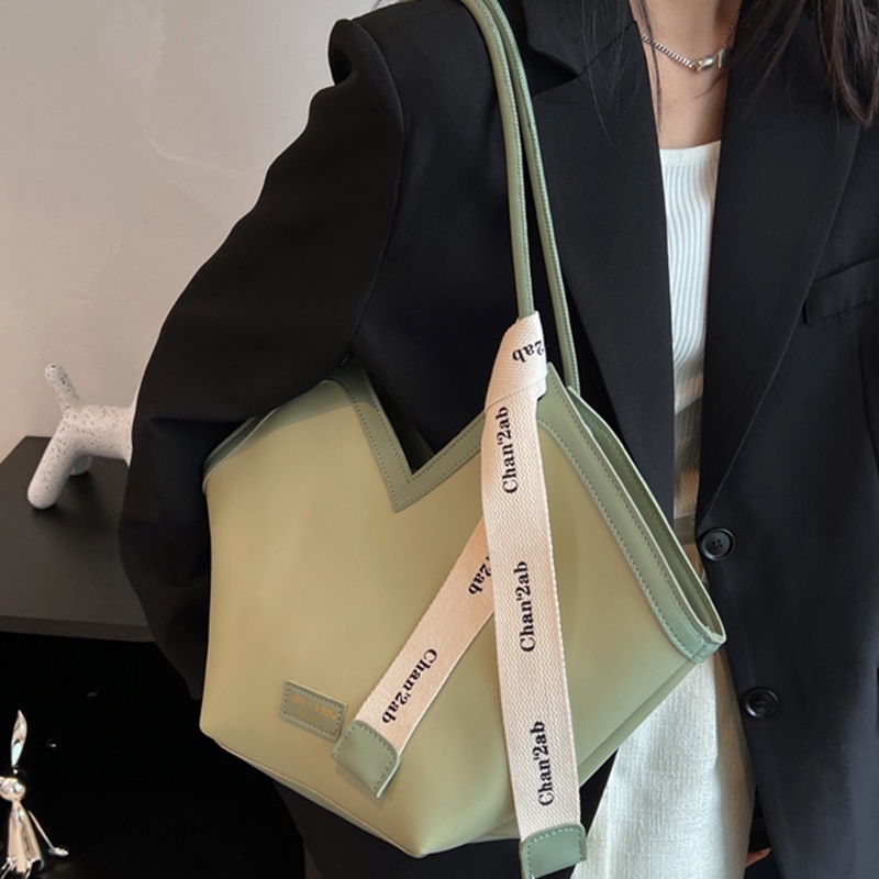 Túi Đeo Vai Dây Rút Hình Trái Tim Sức Chứa Lớn Thời Trang Cho Nữ