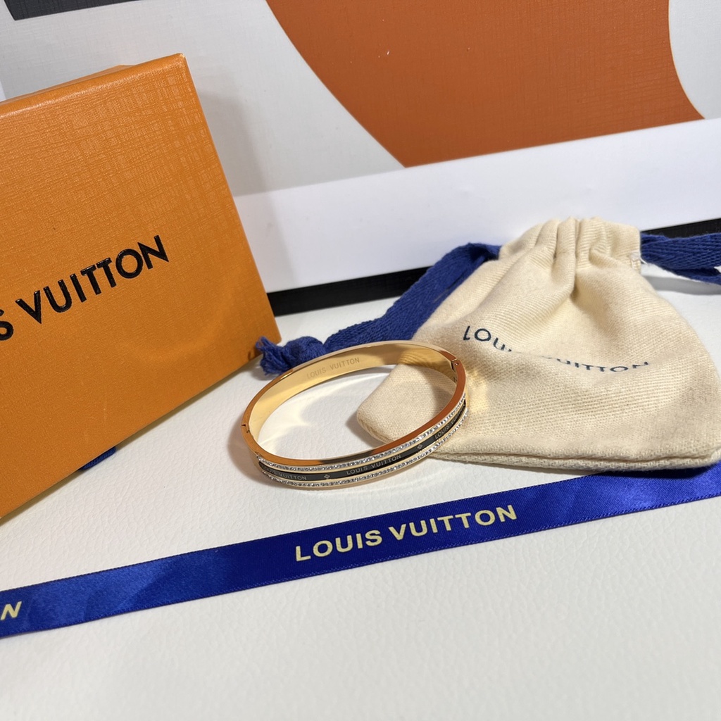 Vòng Tay Louis Vuitton Bằng Thép Titan Họa Tiết LV Monogram